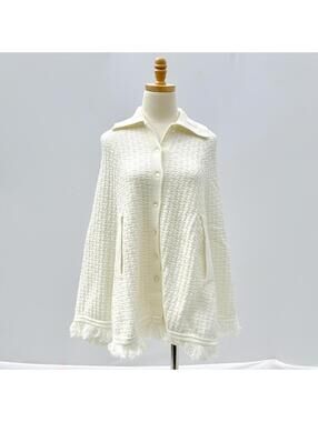 Vintage 70s Wintuck White Knit Buttoned Fringe Poncho Cape One Size